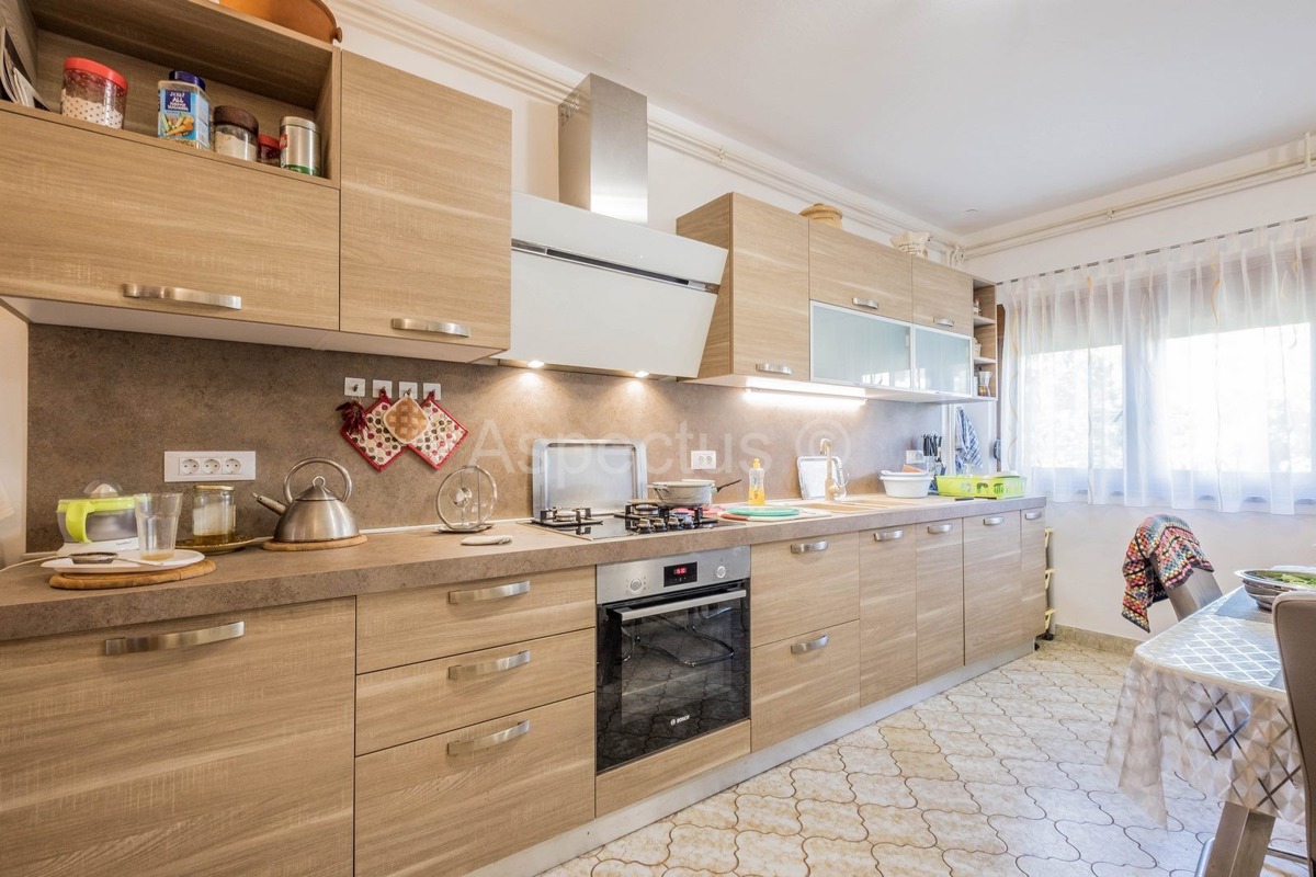 Samostojeće kuće, dvije stambene jedinice, vrt, pogled na more, Medulin