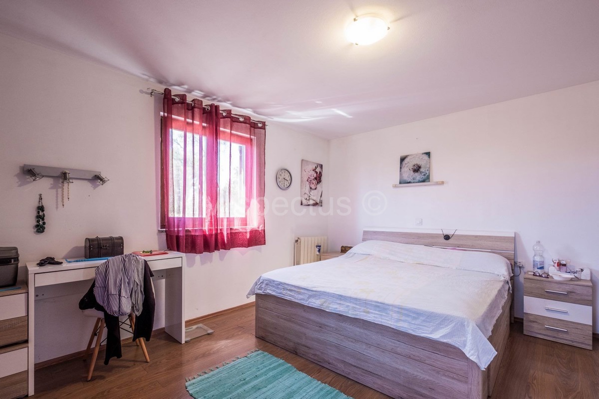 Samostojeće kuće, dvije stambene jedinice, vrt, pogled na more, Medulin