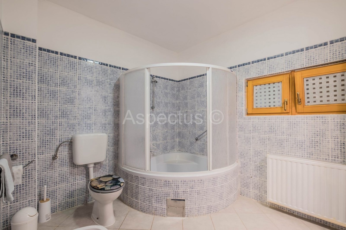 Samostojeće kuće, dvije stambene jedinice, vrt, pogled na more, Medulin