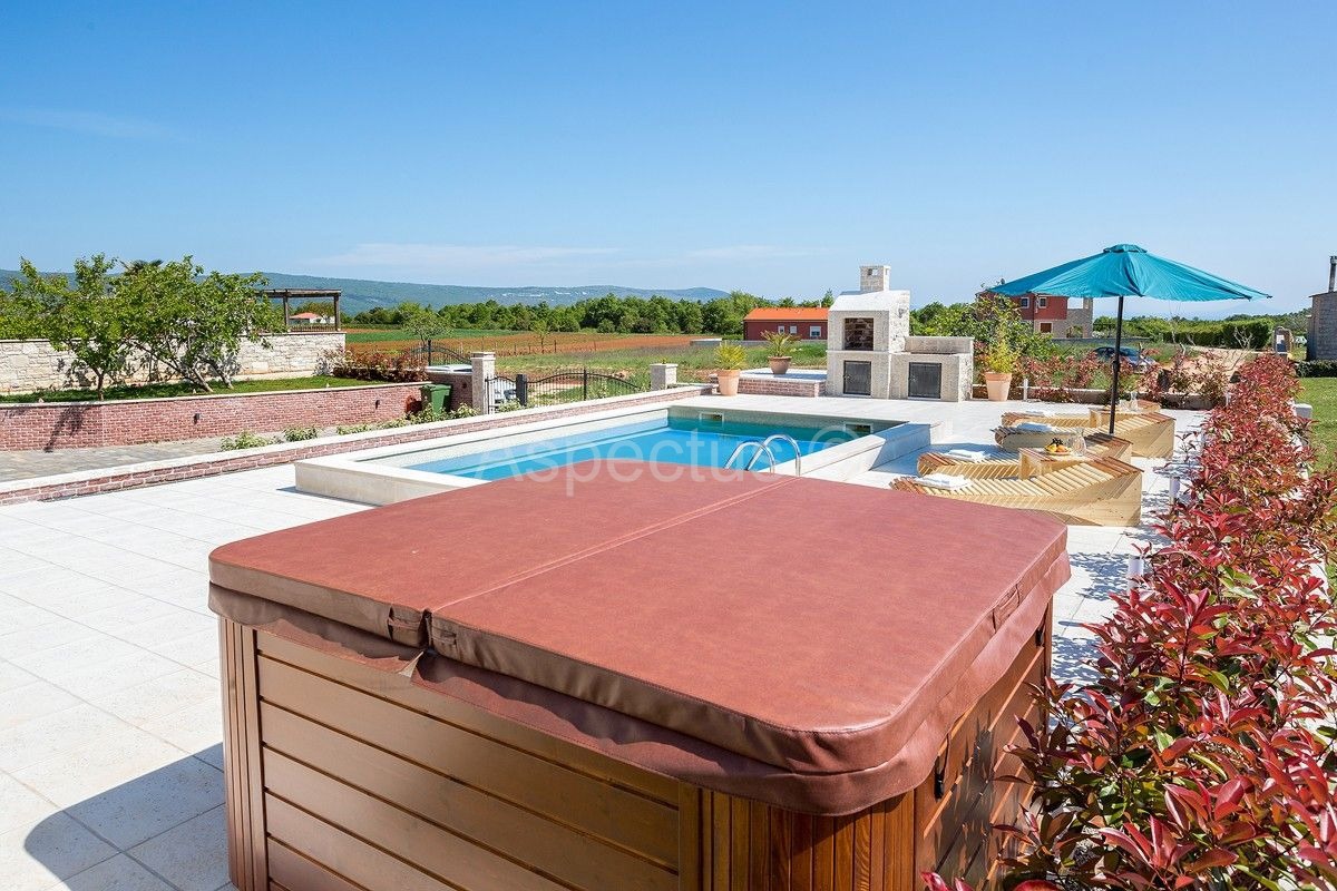 Kamena kuća nadomak plaže,bazen,pogled more, Barban