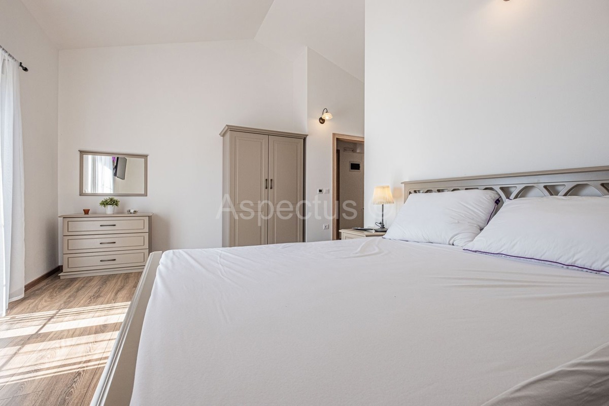 Kamena kuća nadomak plaže,bazen,pogled more, Barban