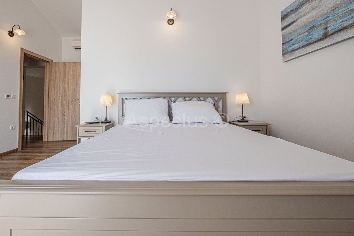 Kamena kuća nadomak plaže,bazen,pogled more, Barban