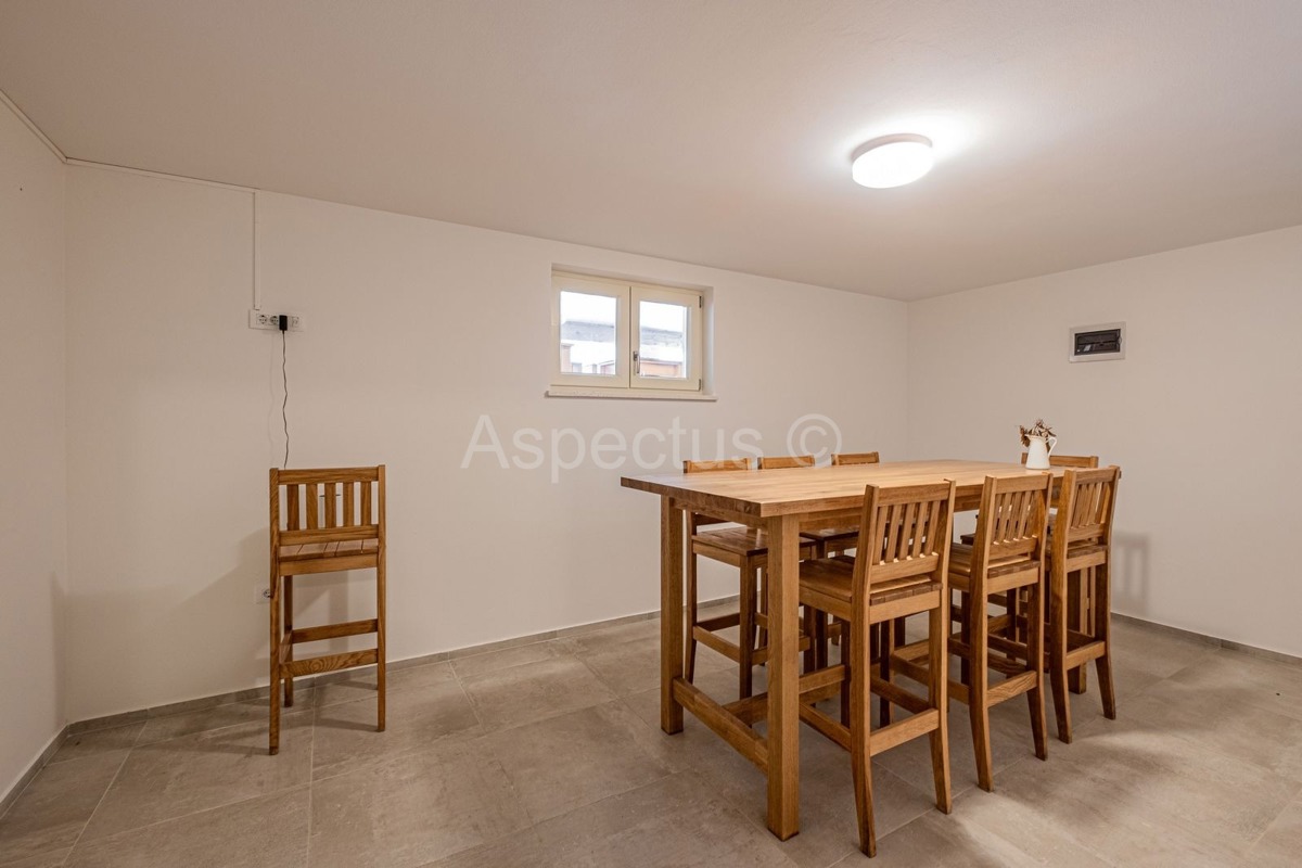 Kamena kuća nadomak plaže,bazen,pogled more, Barban