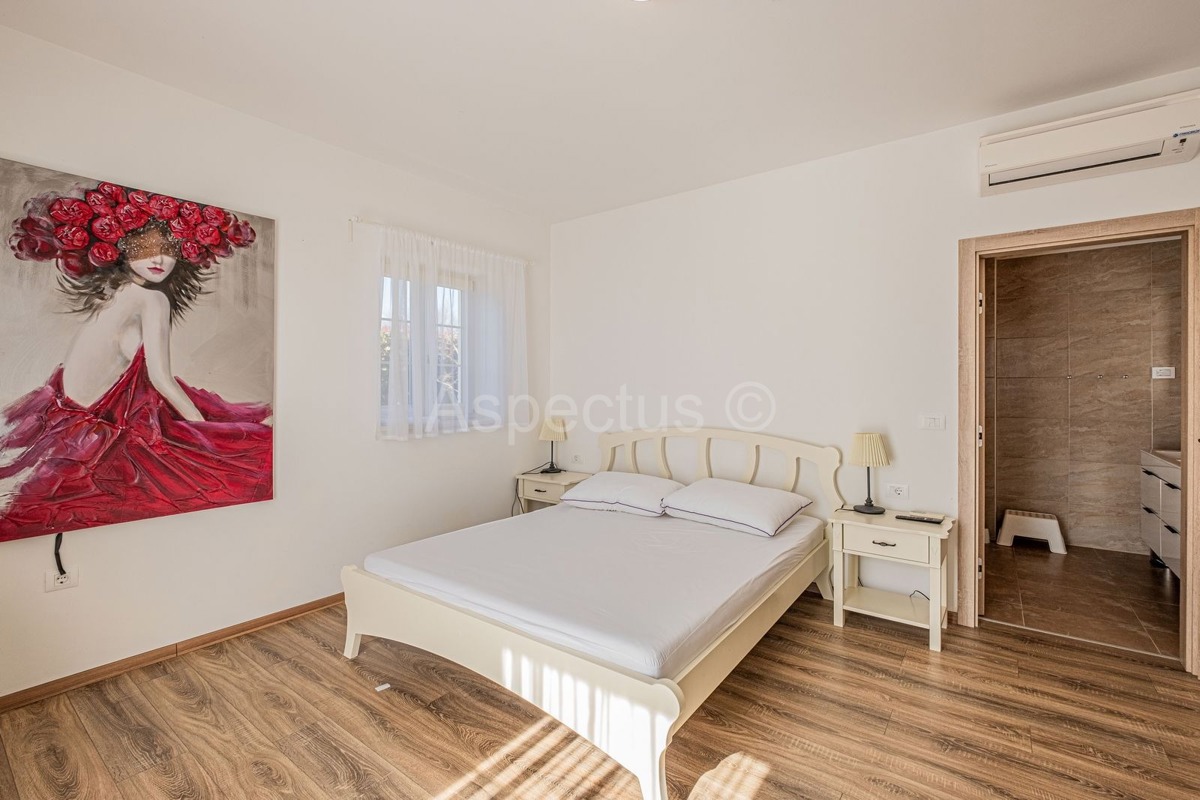 Kamena kuća nadomak plaže,bazen,pogled more, Barban