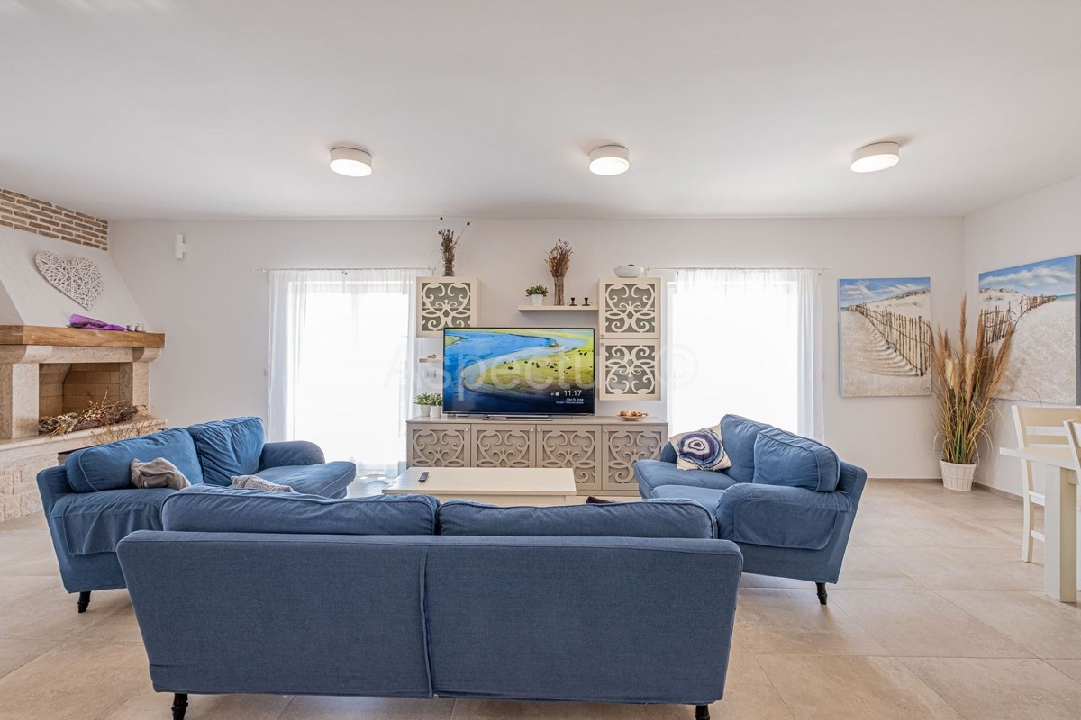 Kamena kuća nadomak plaže,bazen,pogled more, Barban