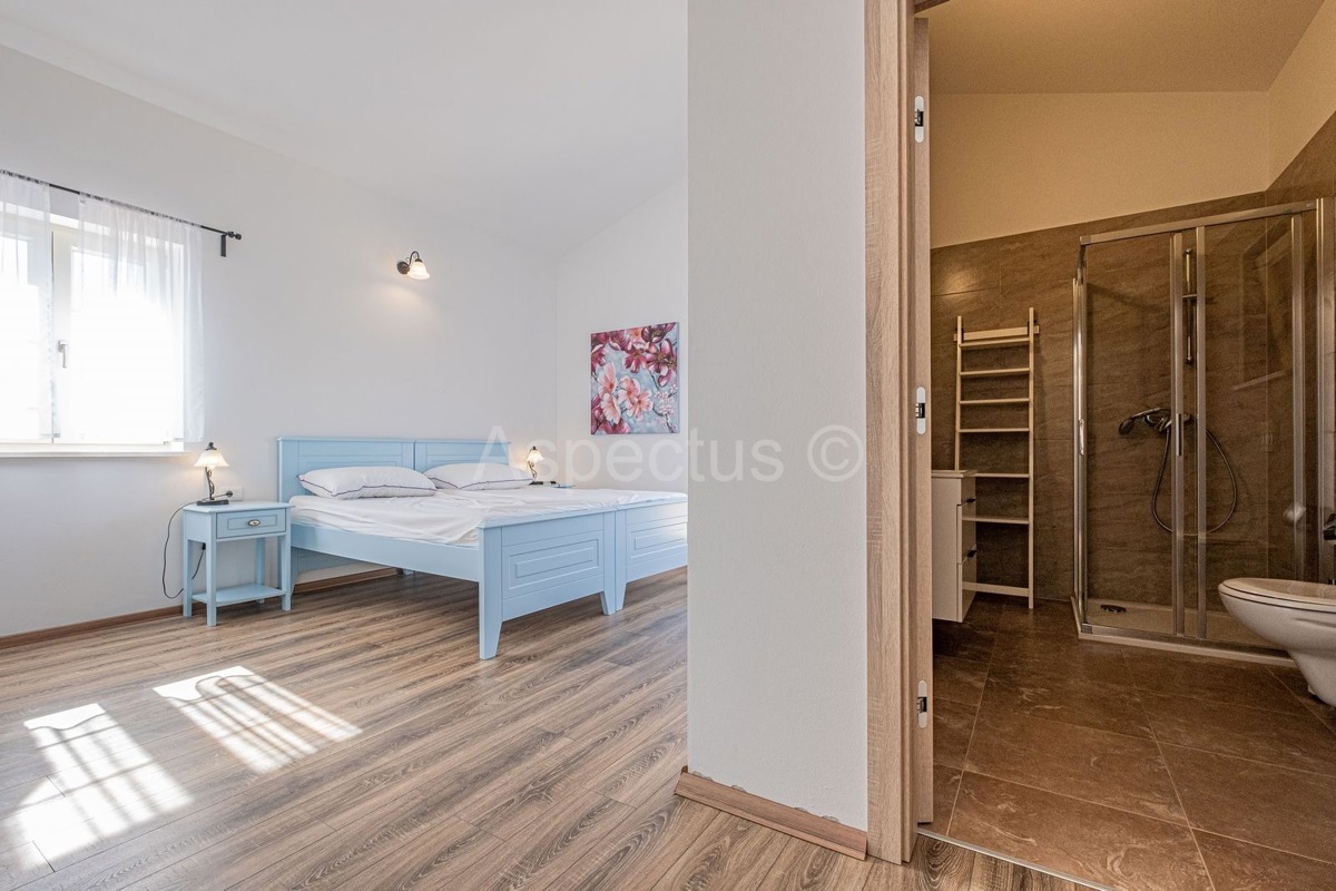 Kamena kuća nadomak plaže,bazen,pogled more, Barban