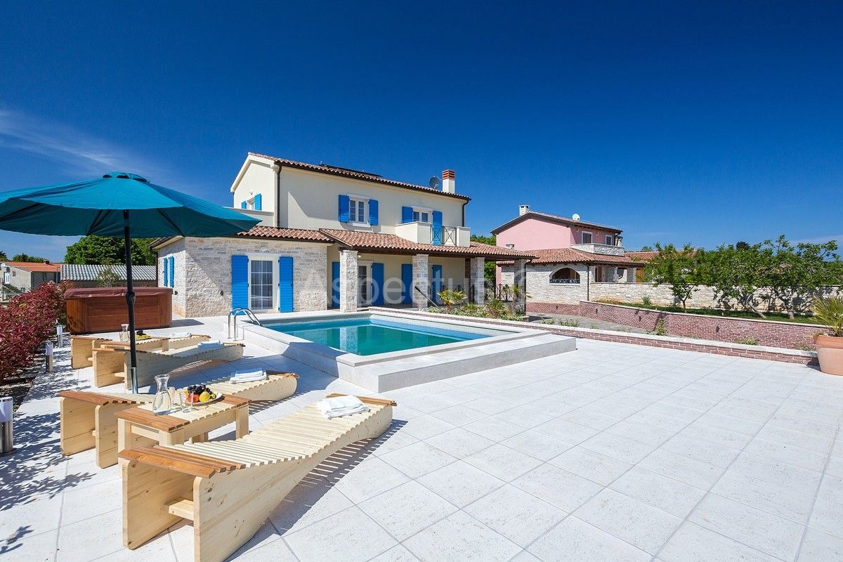 Kamena kuća nadomak plaže,bazen,pogled more, Barban