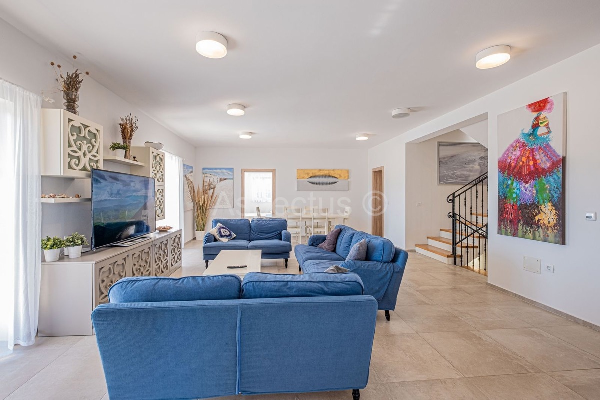 Kamena kuća nadomak plaže,bazen,pogled more, Barban