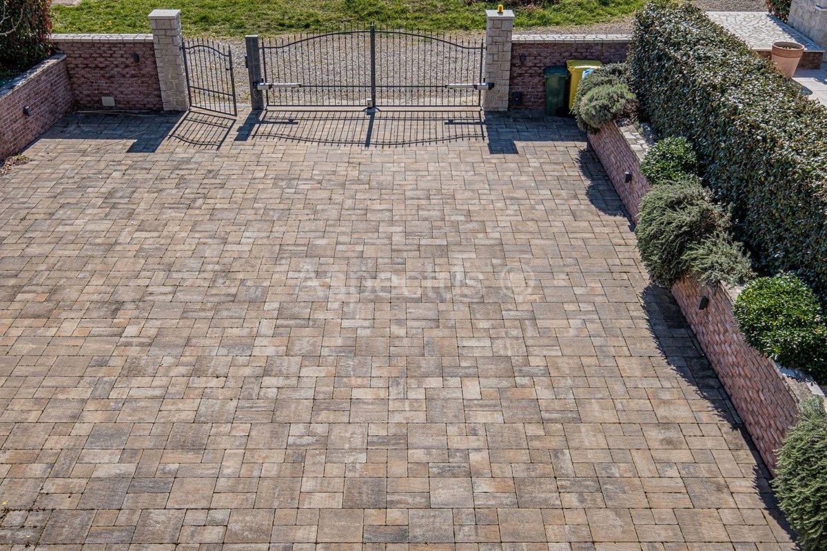 Kamena kuća nadomak plaže,bazen,pogled more, Barban