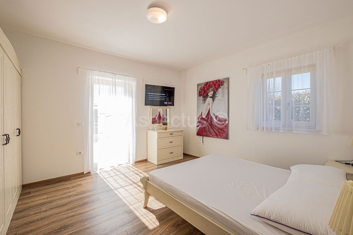 Kamena kuća nadomak plaže,bazen,pogled more, Barban