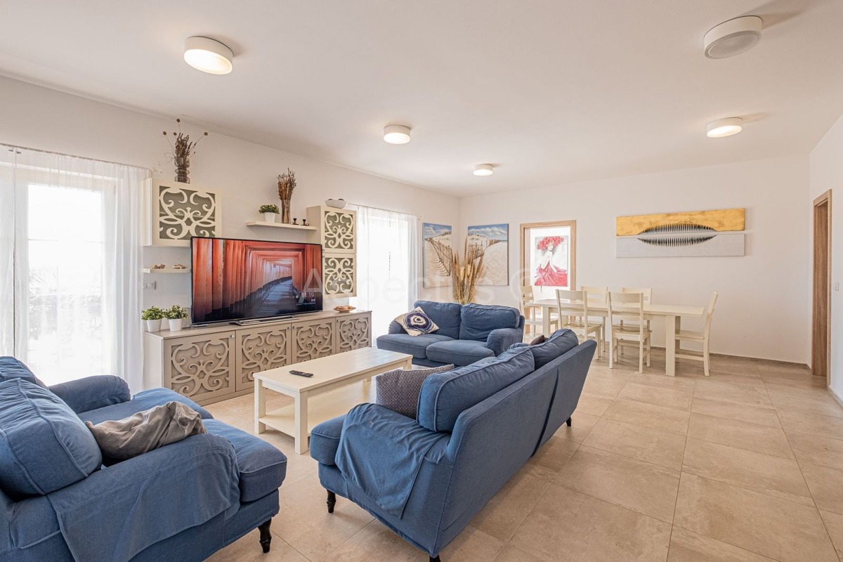 Kamena kuća nadomak plaže,bazen,pogled more, Barban