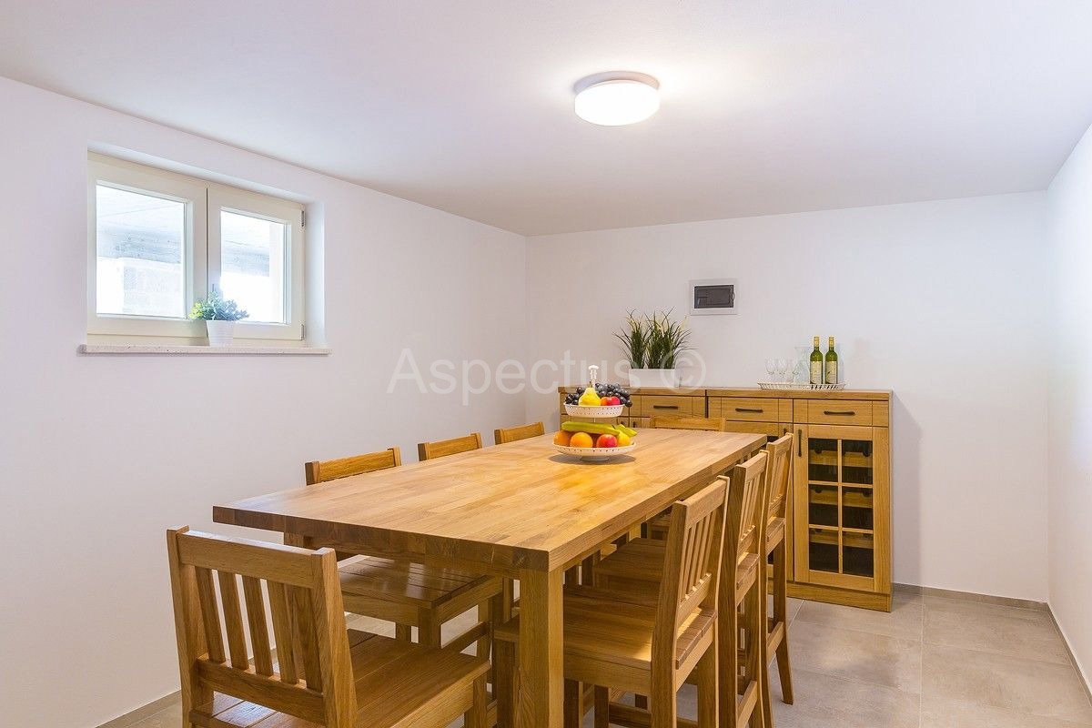 Kamena kuća nadomak plaže,bazen,pogled more, Barban