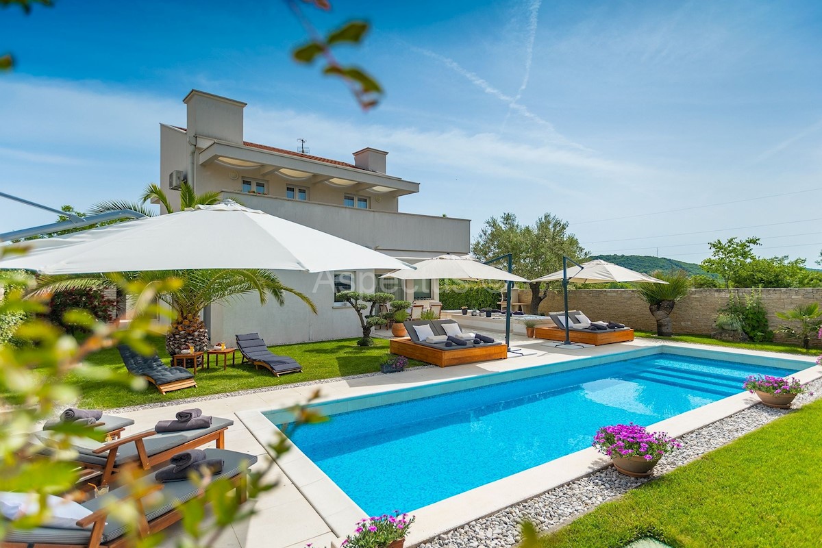 Villa di lusso con piscina e benessere vicino a Rovigno