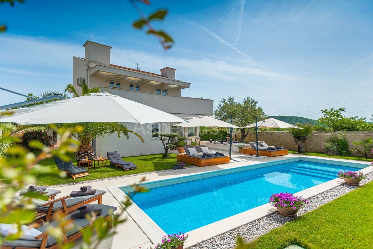 Villa di lusso con piscina e benessere vicino a Rovigno