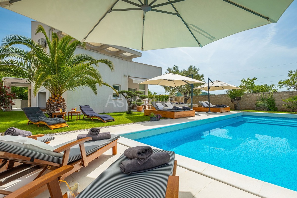 Villa di lusso con piscina e benessere vicino a Rovigno