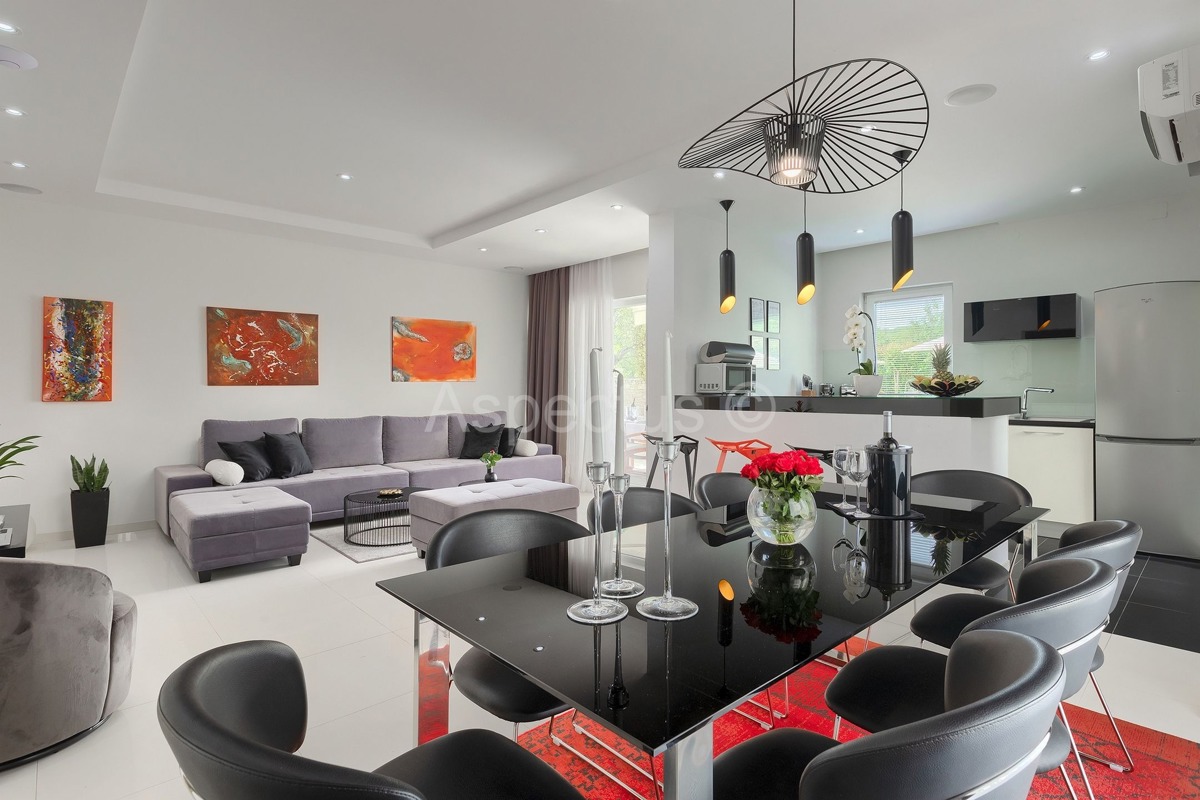 Villa di lusso con piscina e benessere vicino a Rovigno