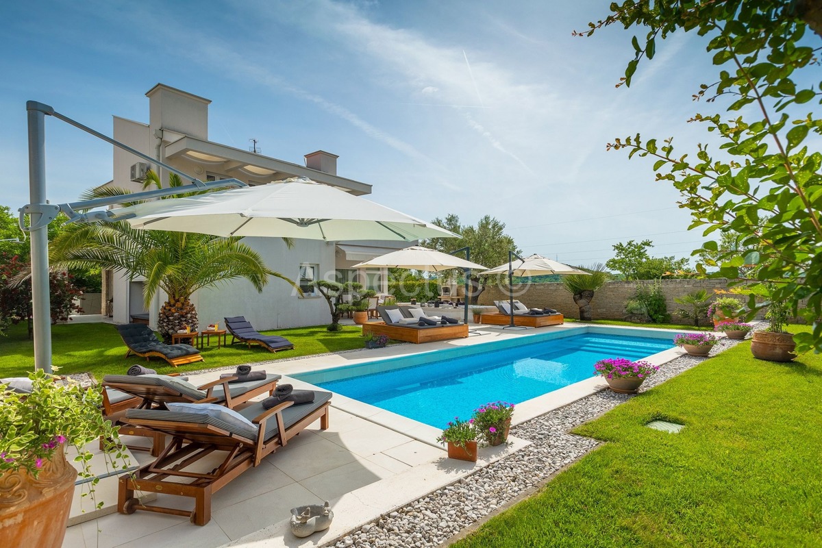 Villa di lusso con piscina e benessere vicino a Rovigno
