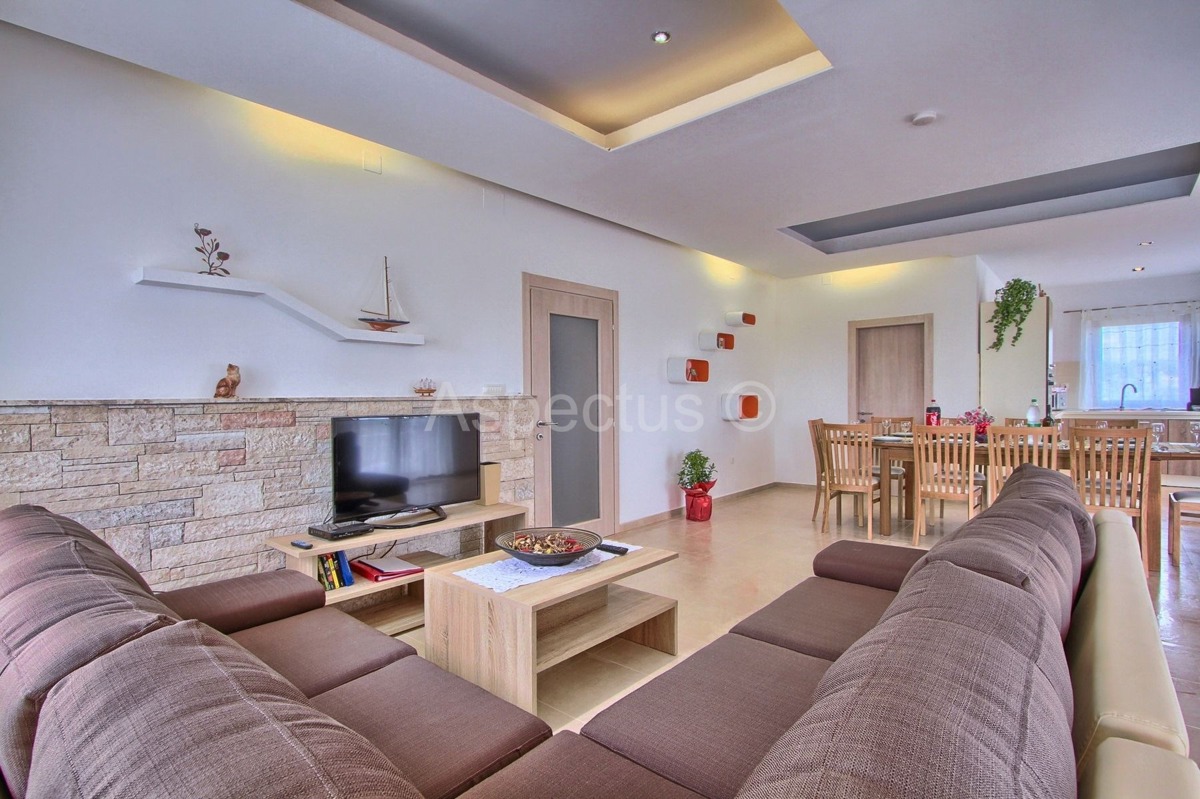 Luksuzna vila sa bazenom na mirnoj lokaciji, Svetvinčenat, Istra