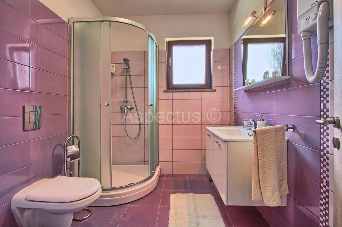 Luksuzna vila sa bazenom na mirnoj lokaciji, Svetvinčenat, Istra