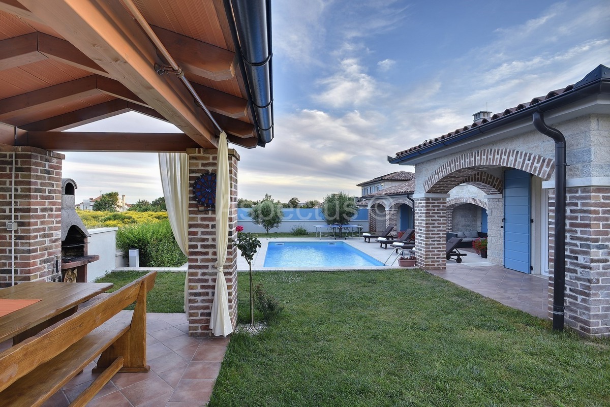 Autentična kamena kuća s bazenom,pogled more, Medulin | Istra