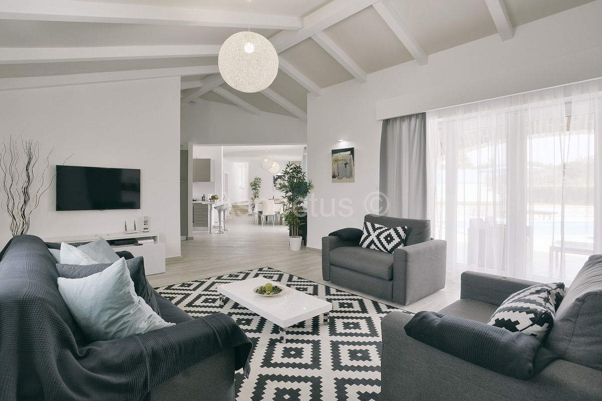 Autentična kamena kuća s bazenom,pogled more, Medulin | Istra