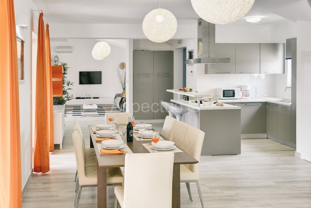 Autentična kamena kuća s bazenom,pogled more, Medulin | Istra