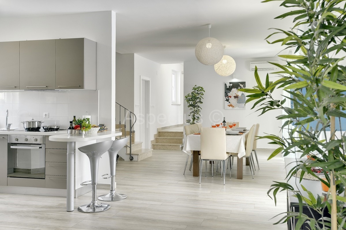 Autentična kamena kuća s bazenom,pogled more, Medulin | Istra