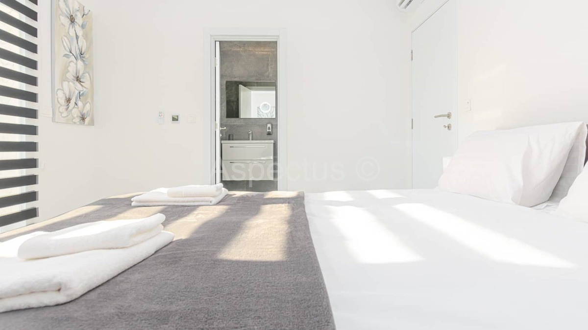 Moderna vila s bazenom i uređenom okućnicom, blizina Vodnjana, 14km od Fažane