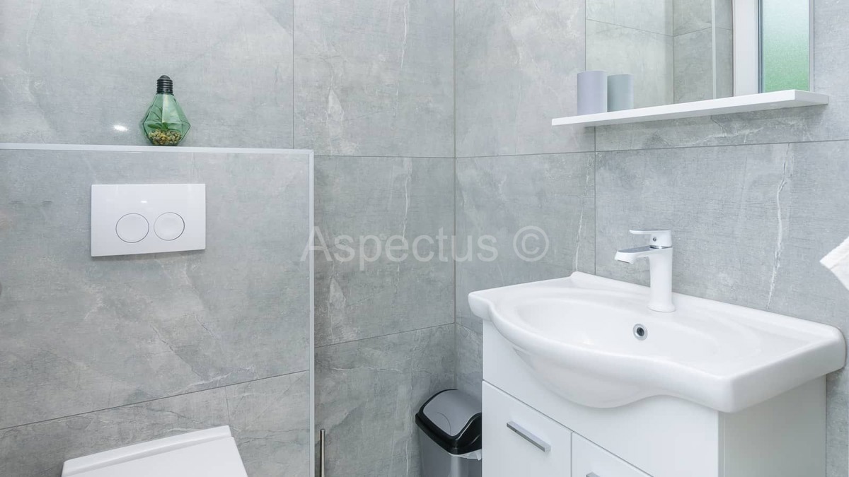 Moderna vila s bazenom i uređenom okućnicom, blizina Vodnjana, 14km od Fažane