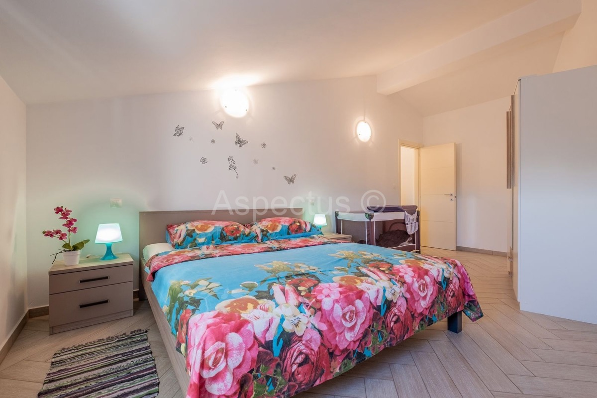 Apartmanska kuća,6 apartmana,pogled more,bazen, Vodnjan-Dignano