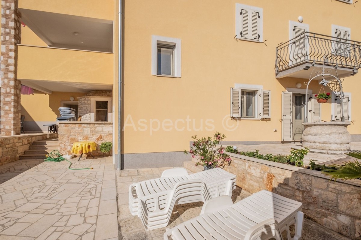 Palazzina, 6 appartamenti, vista mare, piscina, Vodnjan-Dignano