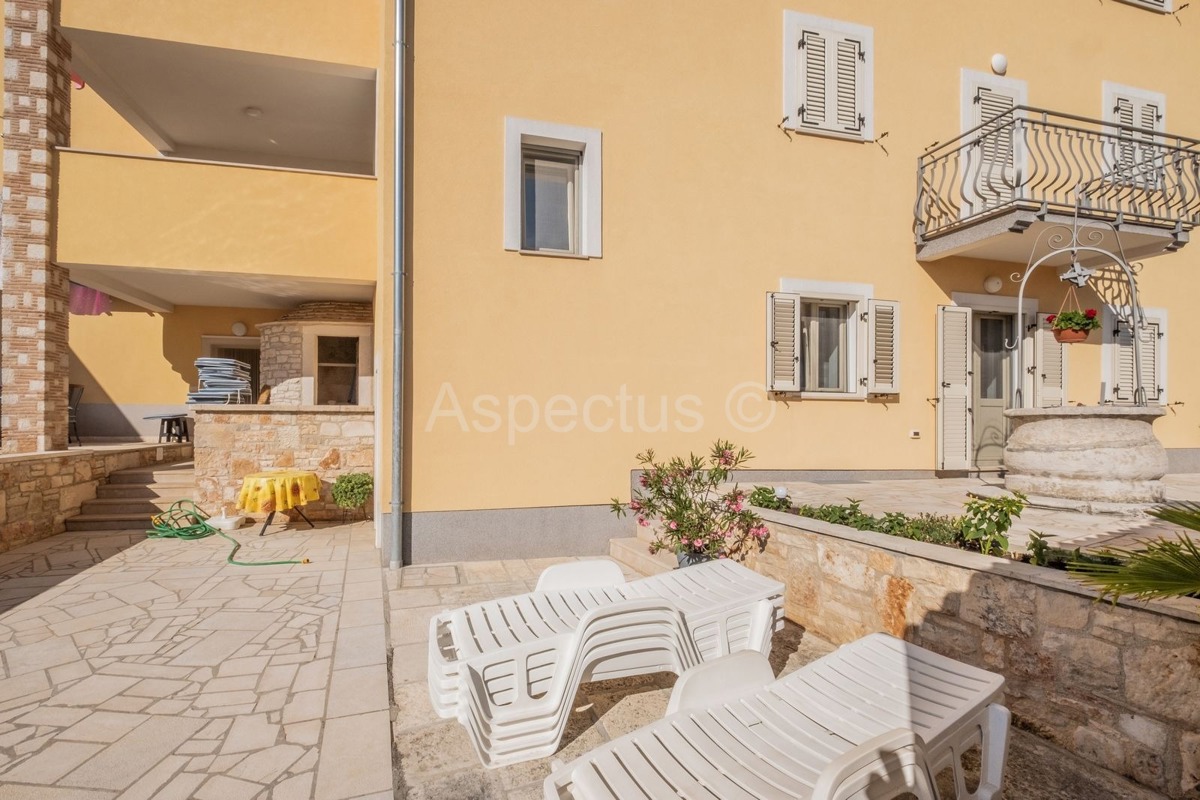 Apartmanska kuća,6 apartmana,pogled more,bazen, Vodnjan-Dignano