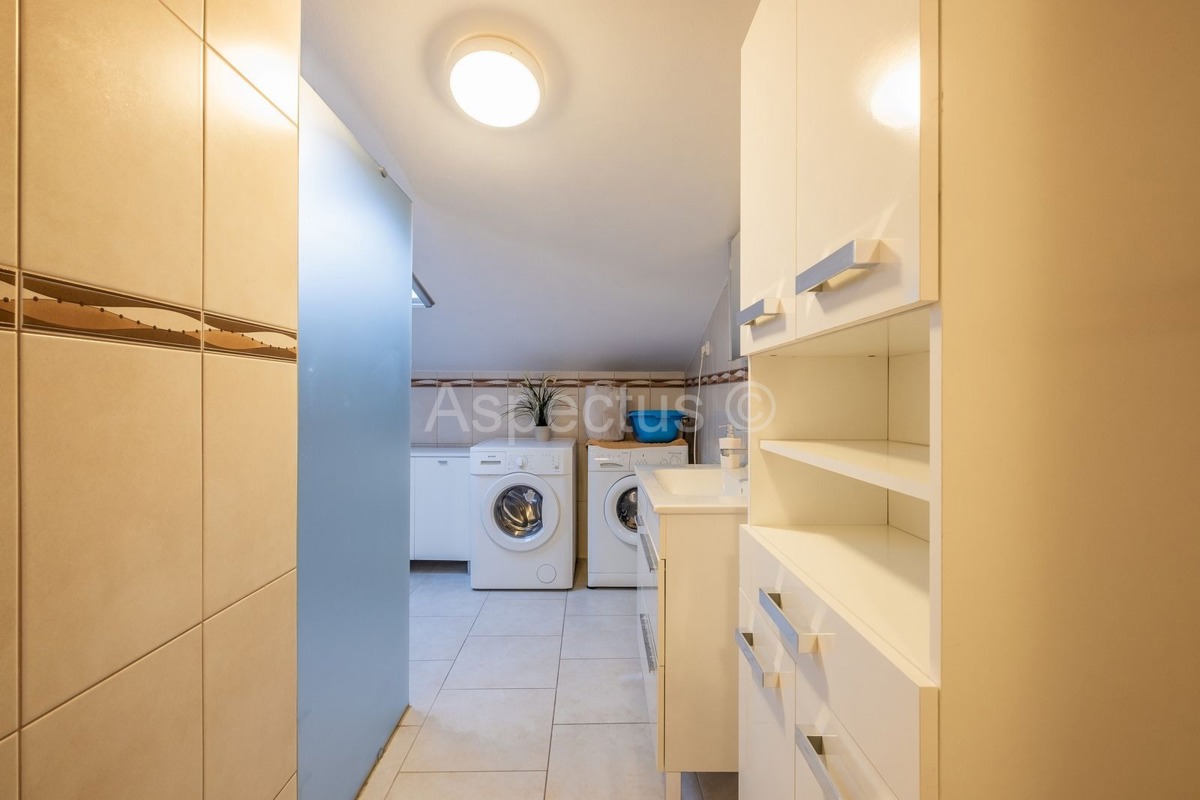 Apartmanska kuća,6 apartmana,pogled more,bazen, Vodnjan-Dignano