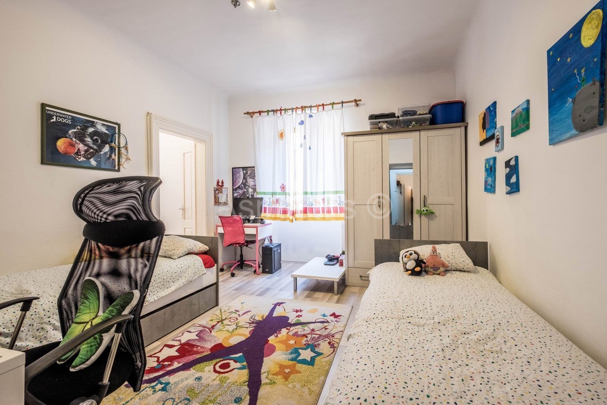 Komforan dvosoban stan + konoba, visoko prizemlje, Pula, Centar