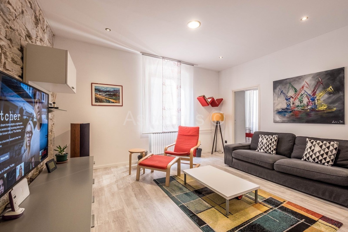 Komforan dvosoban stan + konoba, visoko prizemlje, Pula, Centar