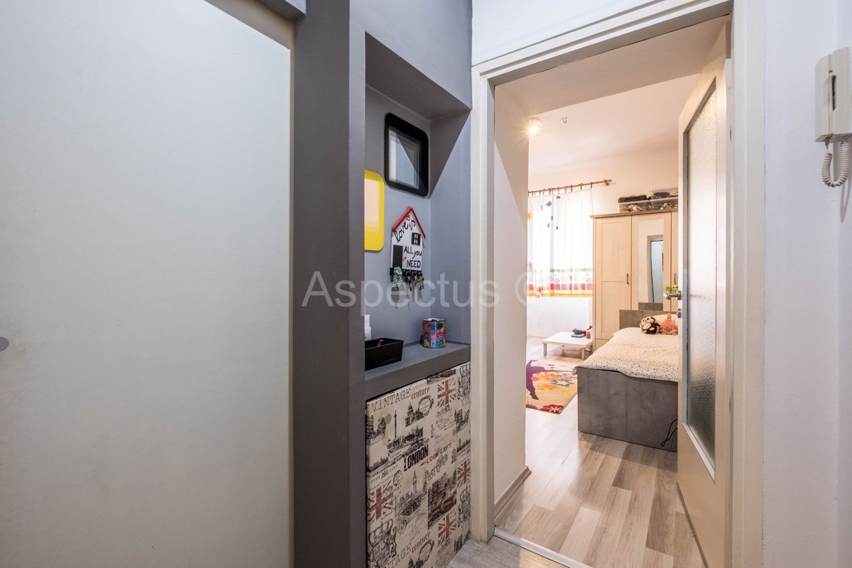 Komforan dvosoban stan + konoba, visoko prizemlje, Pula, Centar