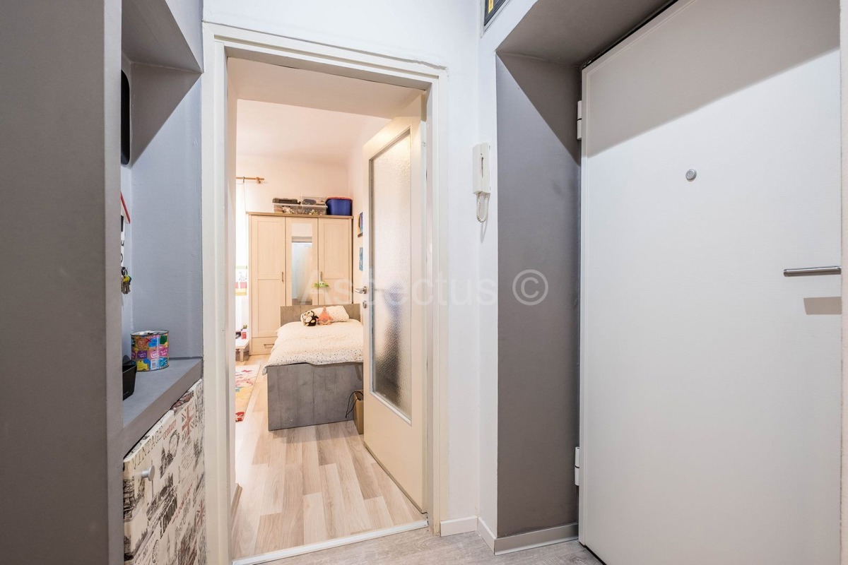 Komforan dvosoban stan + konoba, visoko prizemlje, Pula, Centar