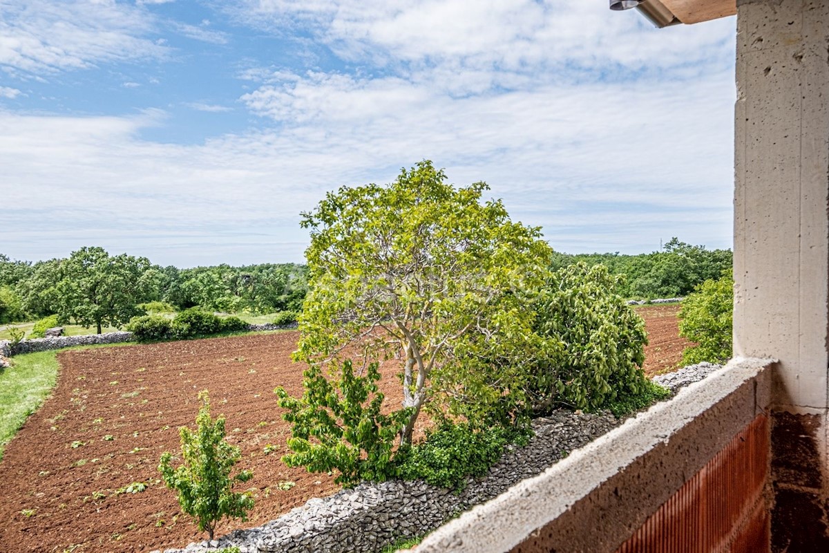 Casa con piscina, indipendente, roh bau, vicino a Pola, Istria