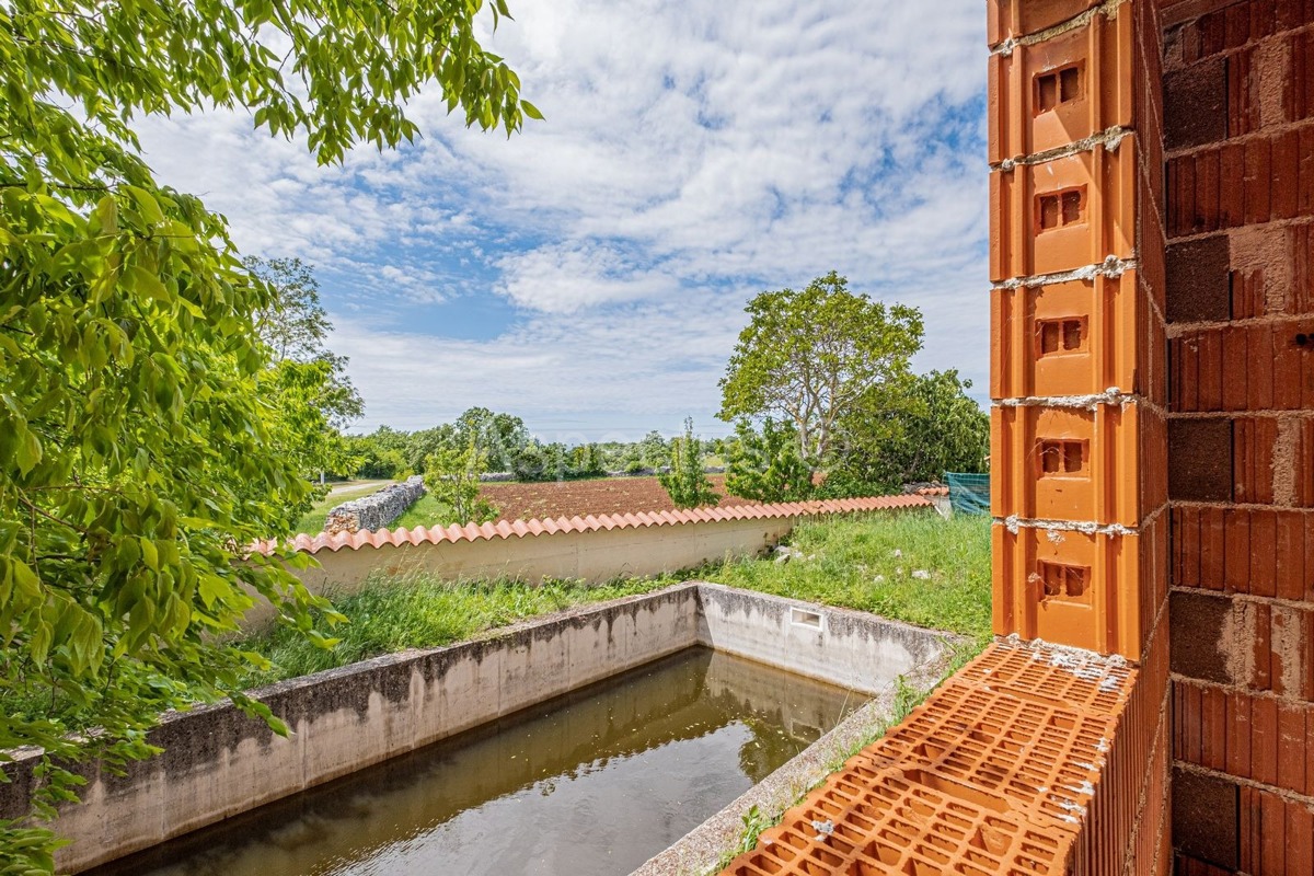 Casa con piscina, in costruzione grezza | Marčana, vicino a Pola, Istria