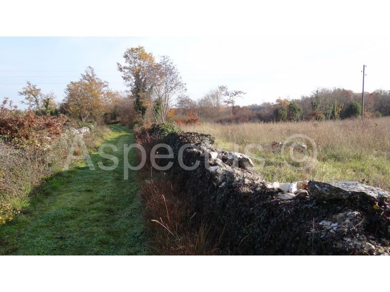 Juršići, terreno agricolo e edificabile 2.400 m2