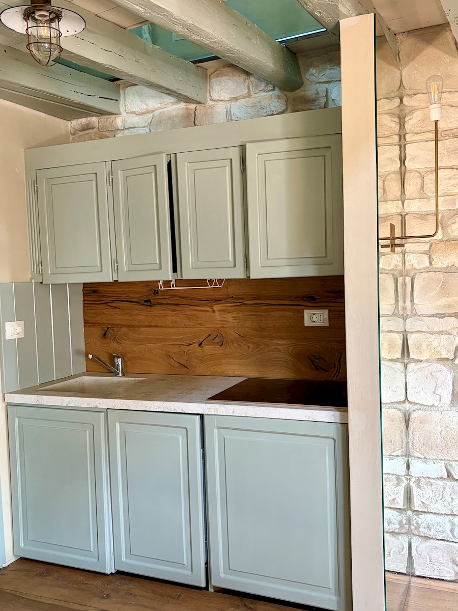 Appartamento splendidamente arredato con vista sul mare a Rovigno