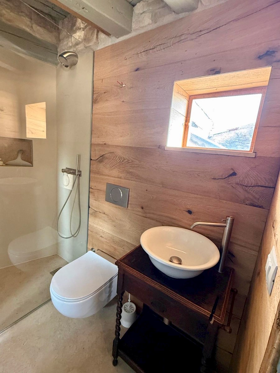 Appartamento splendidamente arredato con vista sul mare a Rovigno