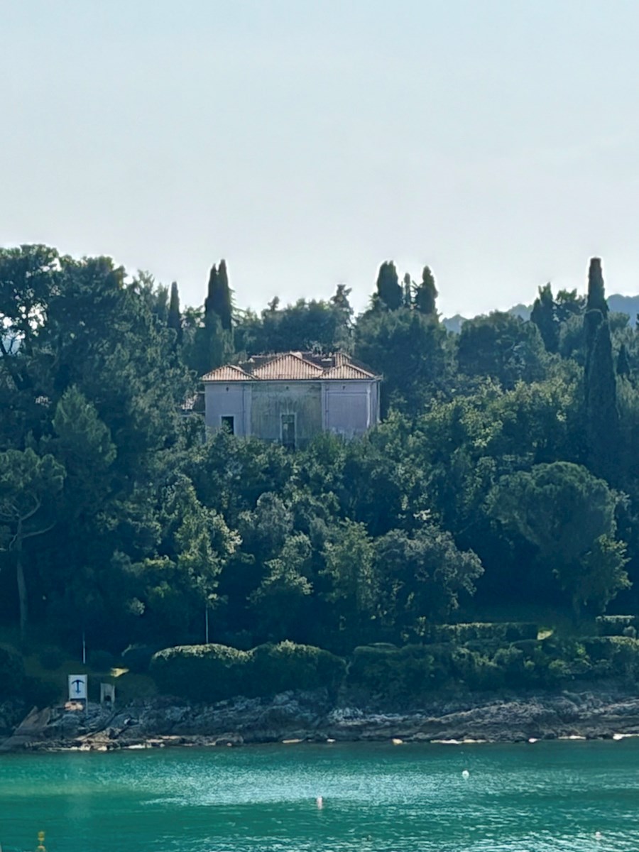 Appartamento splendidamente arredato con vista sul mare a Rovigno