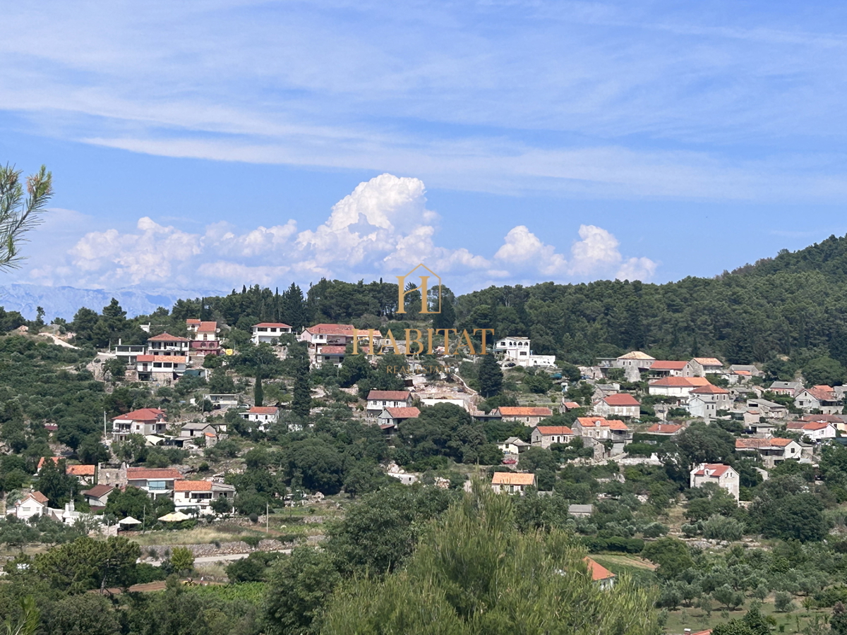 Dalmazia , Hvar , Dol Sv.Ana , casa 46m2 con terreno edificabile 650m2