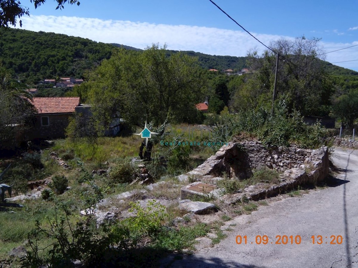 Dalmazia , Hvar , Dol Sv.Ana , casa 46m2 con terreno edificabile 650m2