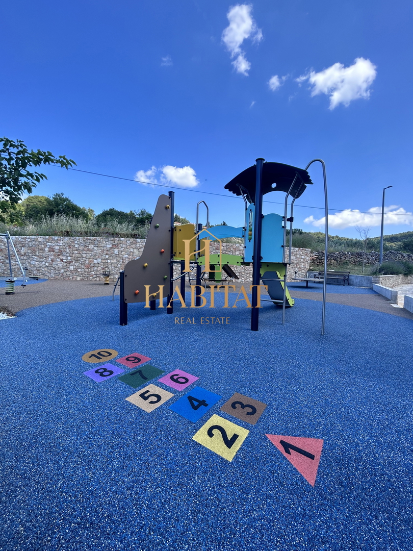 Dalmazia , Hvar , Dol Sv.Ana , casa 46m2 con terreno edificabile 650m2
