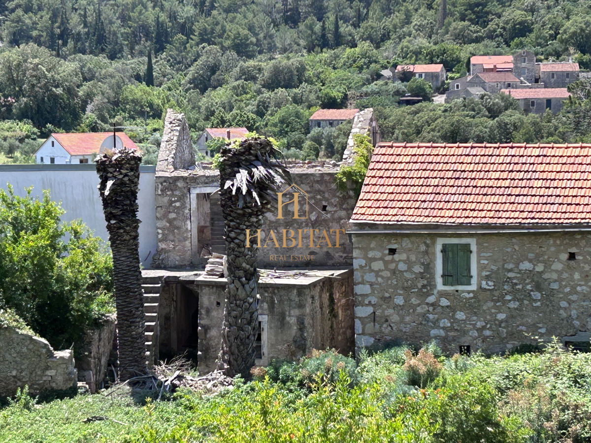 Dalmazia , Hvar , Dol Sv.Ana , casa 46m2 con terreno edificabile 650m2
