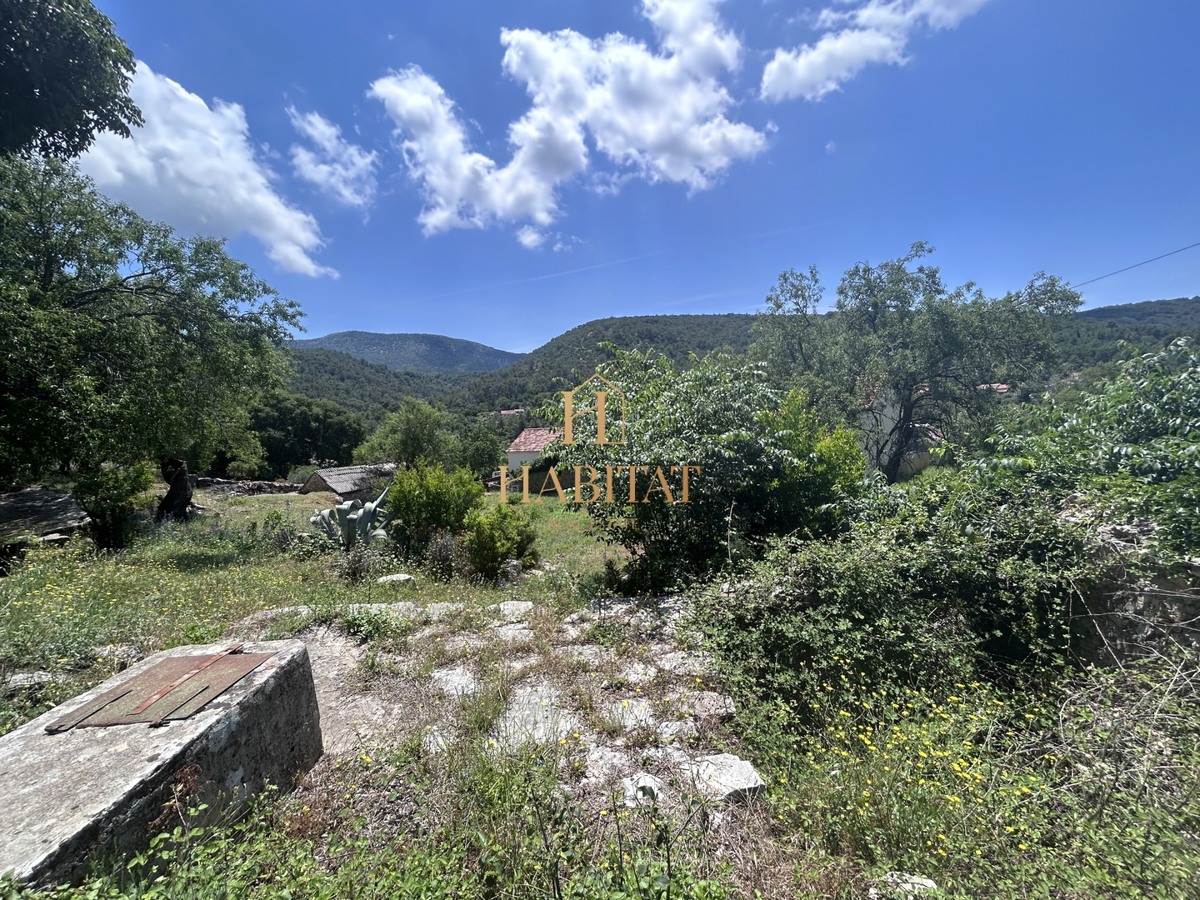 Dalmazia , Hvar , Dol Sv.Ana , casa 46m2 con terreno edificabile 650m2