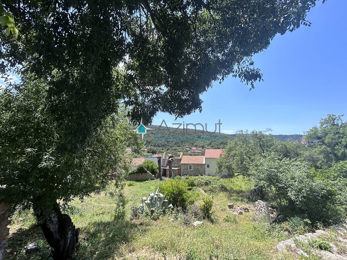 Dalmazia , Hvar , Dol Sv.Ana , casa 46m2 con terreno edificabile 650m2