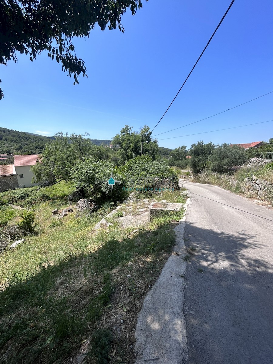 Dalmazia , Hvar , Dol Sv.Ana , casa 46m2 con terreno edificabile 650m2